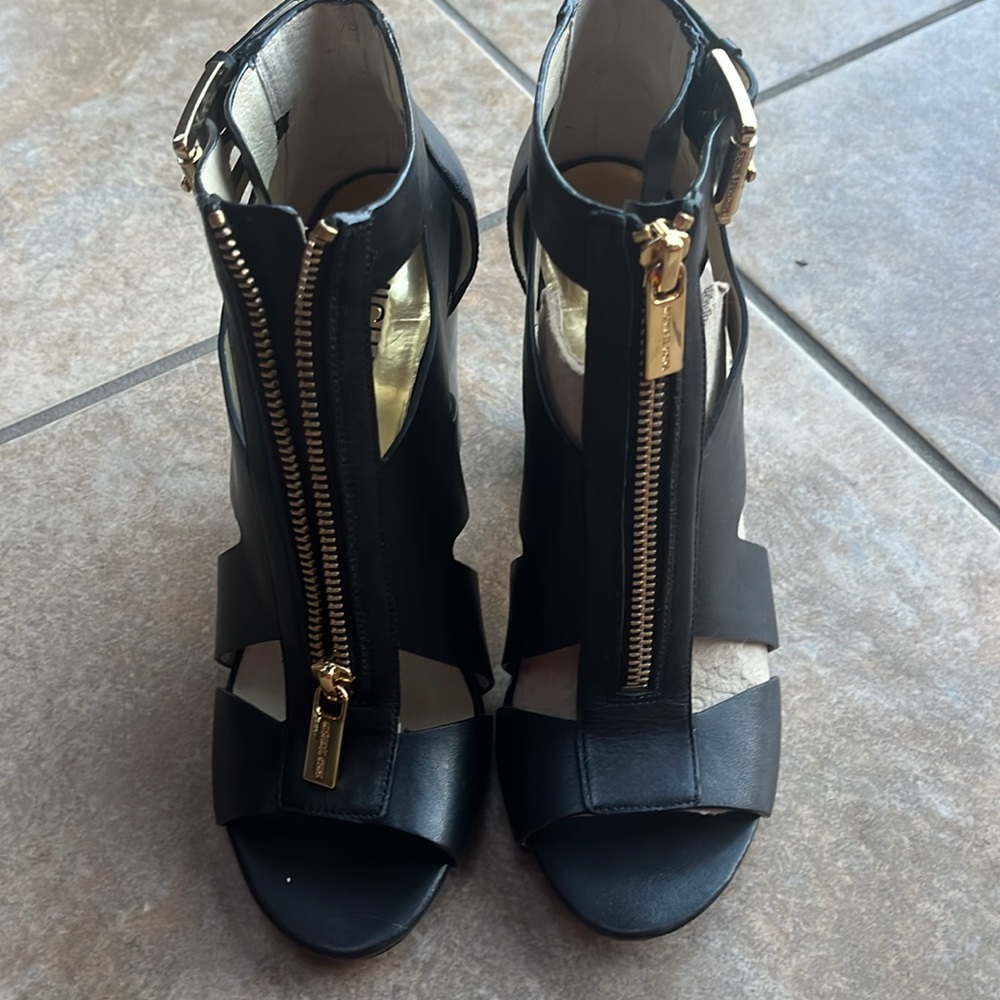 Michael Kors 6.5 pre owned. Wore a couple of times